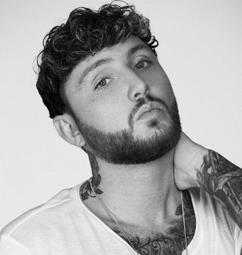 James Arthur will be on kmfm Breakfast