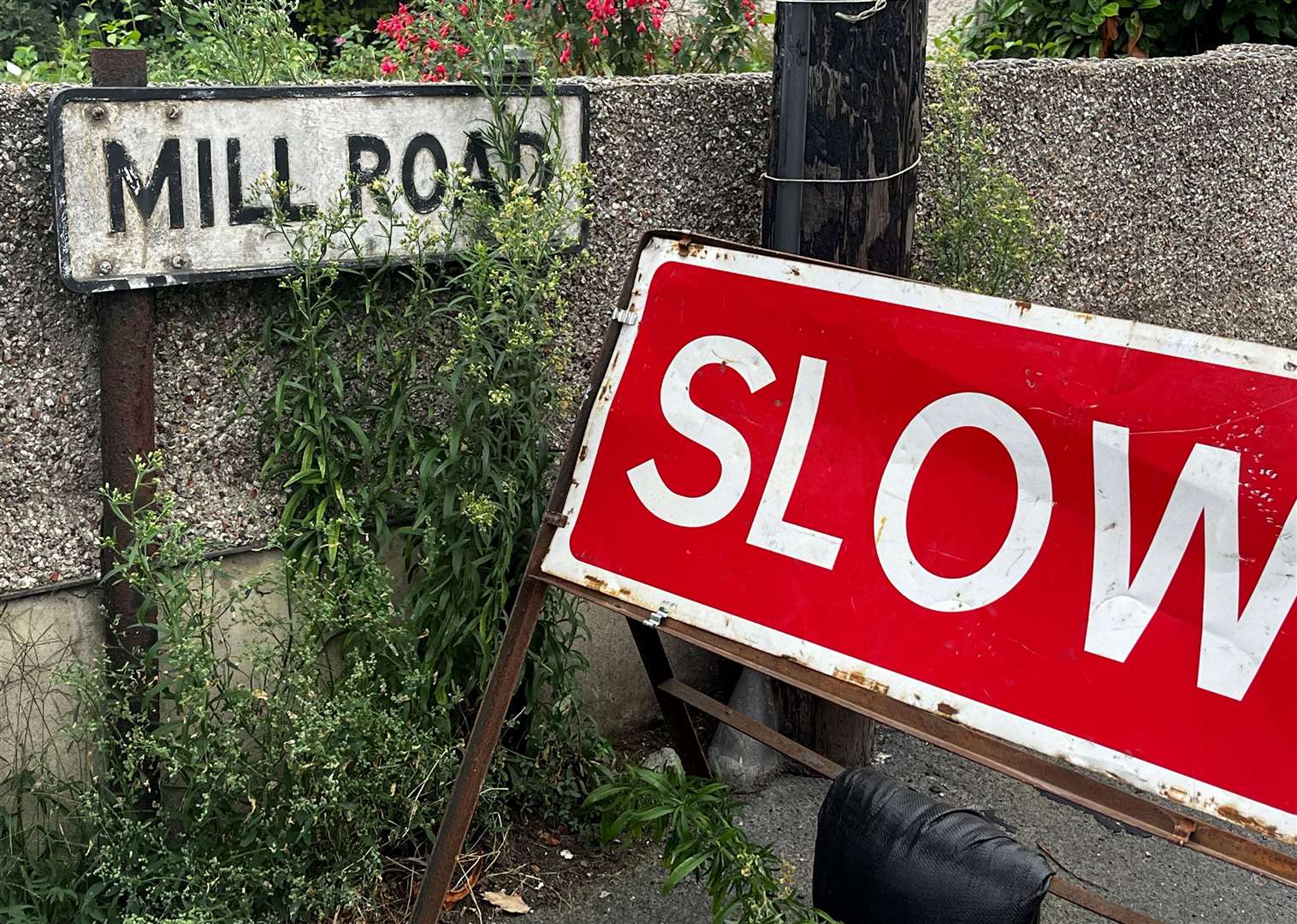 Drivers are warned to drive slowly down Mill Road in Hawley