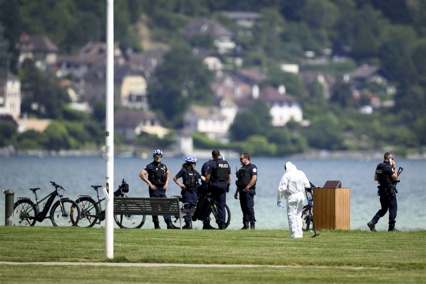 Security forces examine the scene of knife attack in Annecy (Jean-Christophe Bott/Keystone via AP)