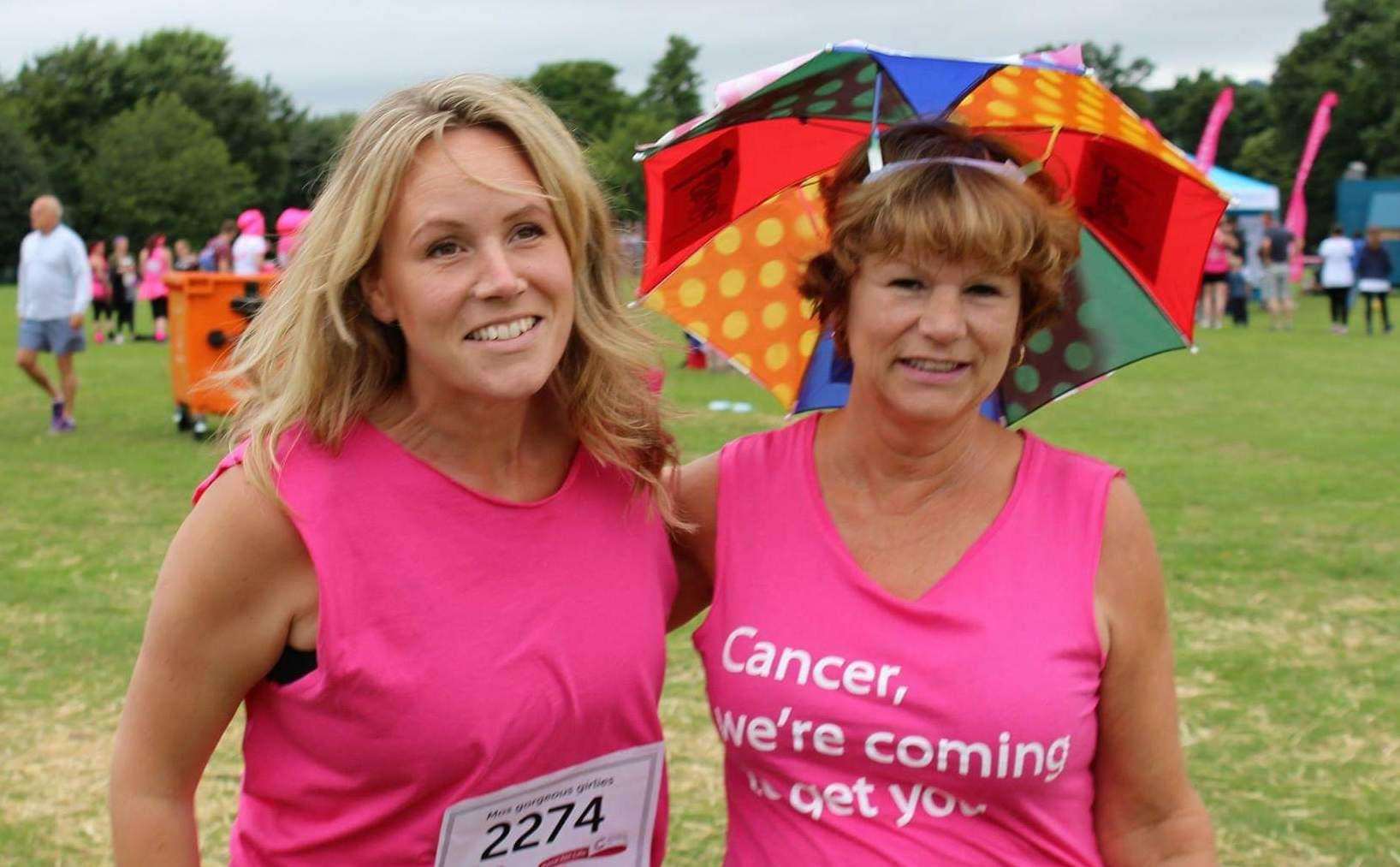 Deanne Smith with mum Maggie Cummings who died last April (7386947)