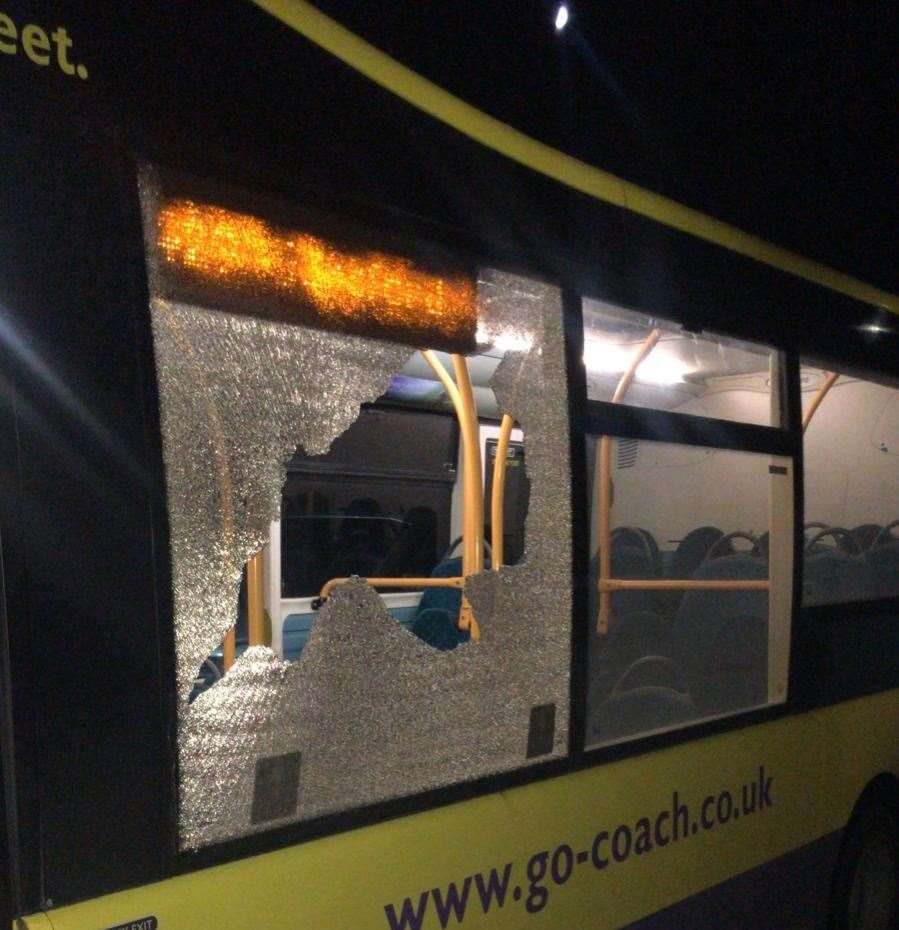 The 429 bus after being attacked with stones (21166014)