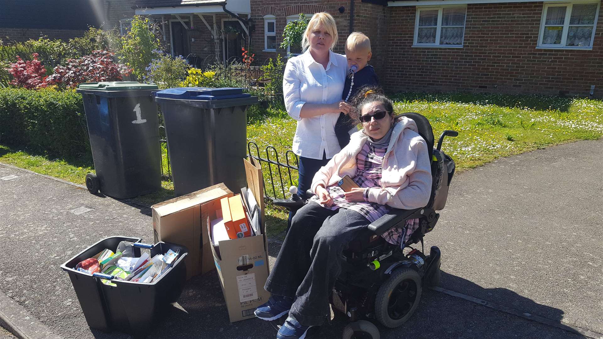 Isabella Devani and neighbour Estelle Huxtable with their uncollected recycling (10293494)