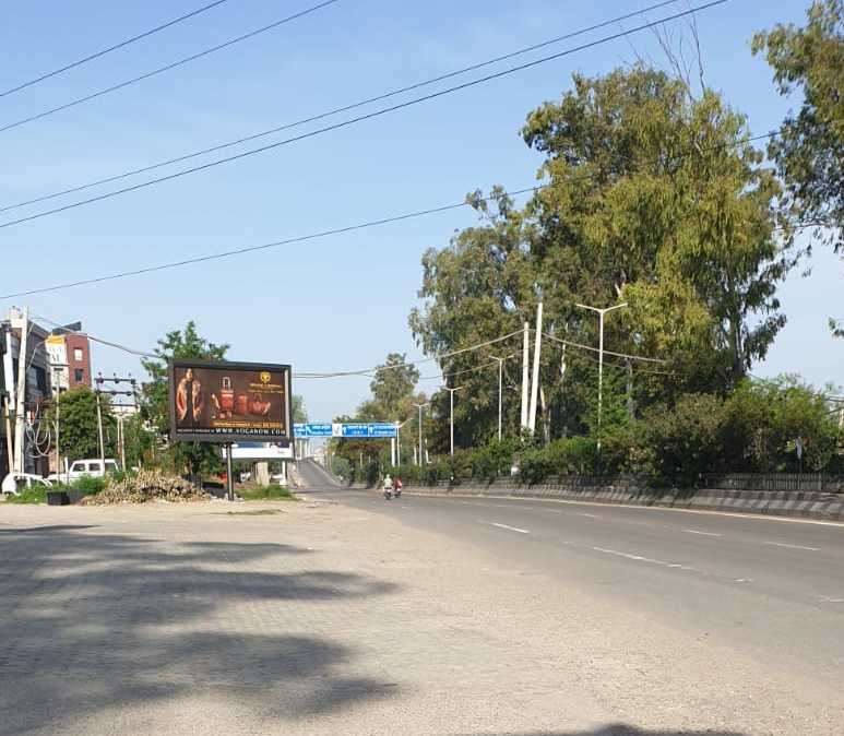 The almost deserted street outside Cllr Sangha's hotel in Jalandhar, normally packed with traffic.