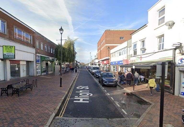 Man in his 60s threatened with knife and robbed in Sittingbourne High ...