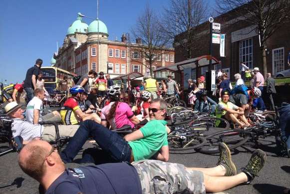 The protestors in Tunbridge Wells. Picture: @maidstoneonbike