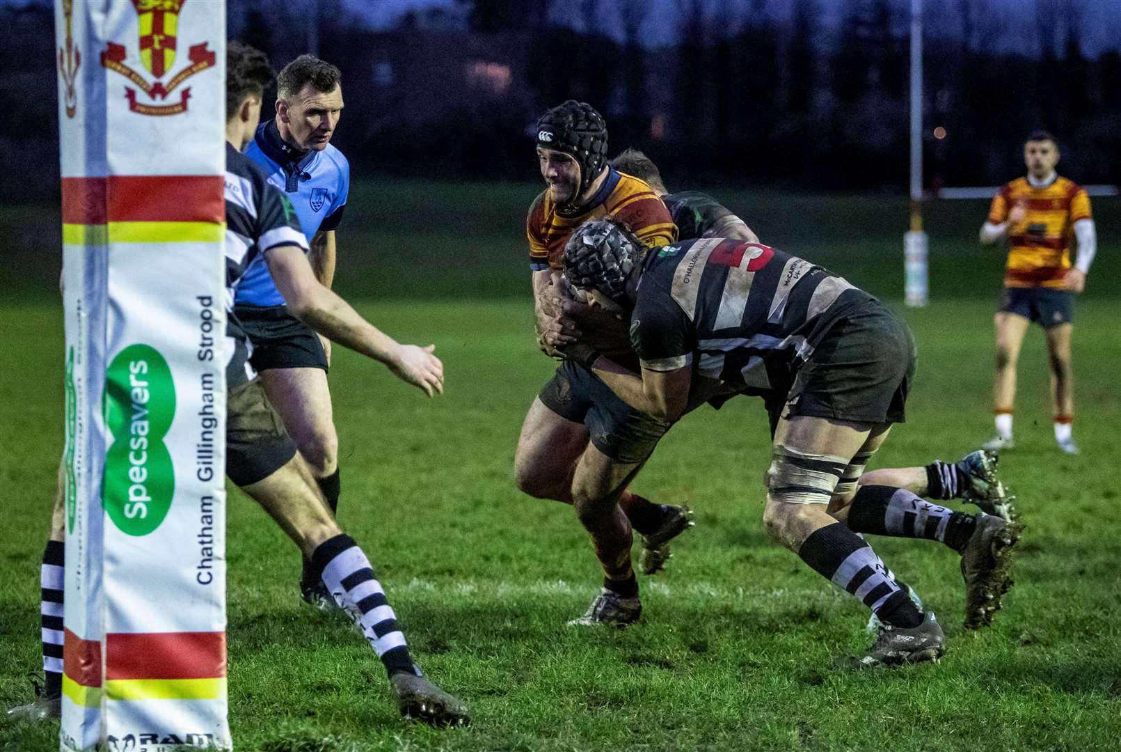 Medway's John Stubbs stands tall as Gravesend challenge for the ball. Picture: Jake Miles Sports Photography