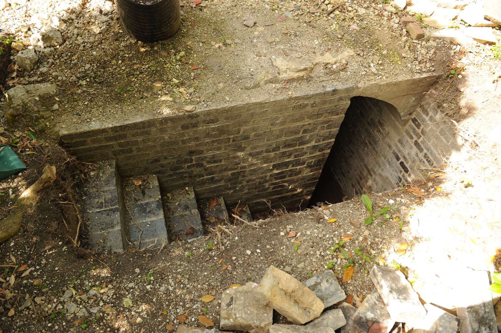 The entrance to the shelter found in Kings Avenue, Rochester