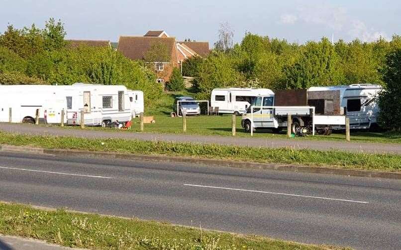 Travellers set up camp at Thistle Hill park