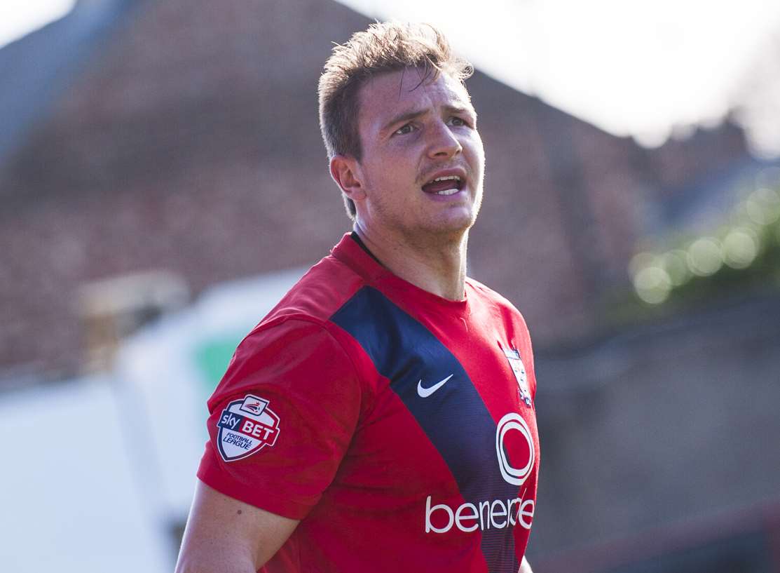 Ebbsfleet United defender Dave Winfield outlines his style of play after  joining from York City