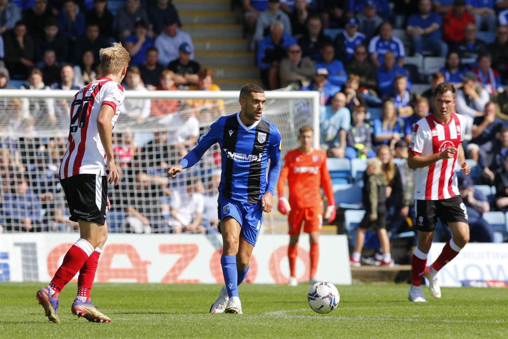 Stuart O'Keefe on the ball in midfield. Picture: Andy Jones (49990652)