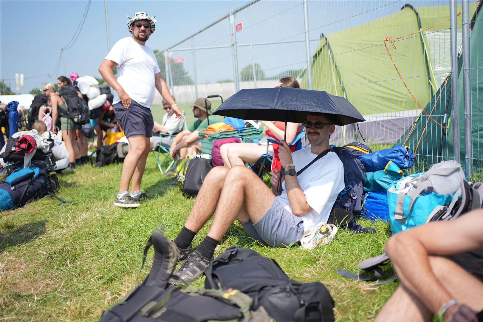 Some Worthy Farm festivalgoers improvised with umbrellas to shield them from the sun (Yui Mok/PA)