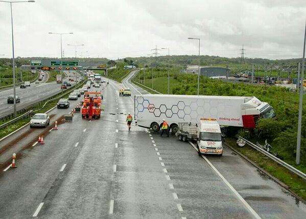 The lorry on the A2 near Gravesend - pic.twitter.com/fBTp3EXTi3