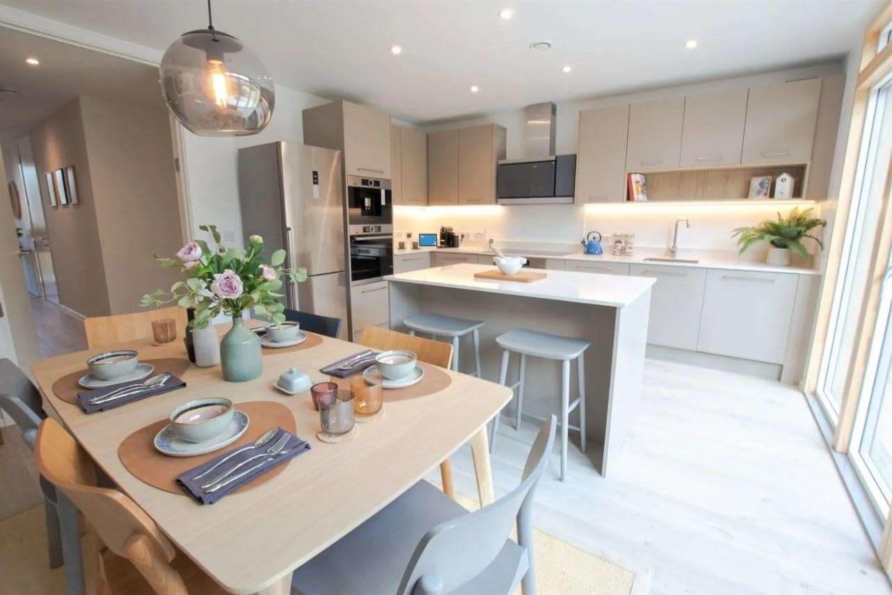 A look at the kitchen. Picture: Zoopla / Kitchener Barracks