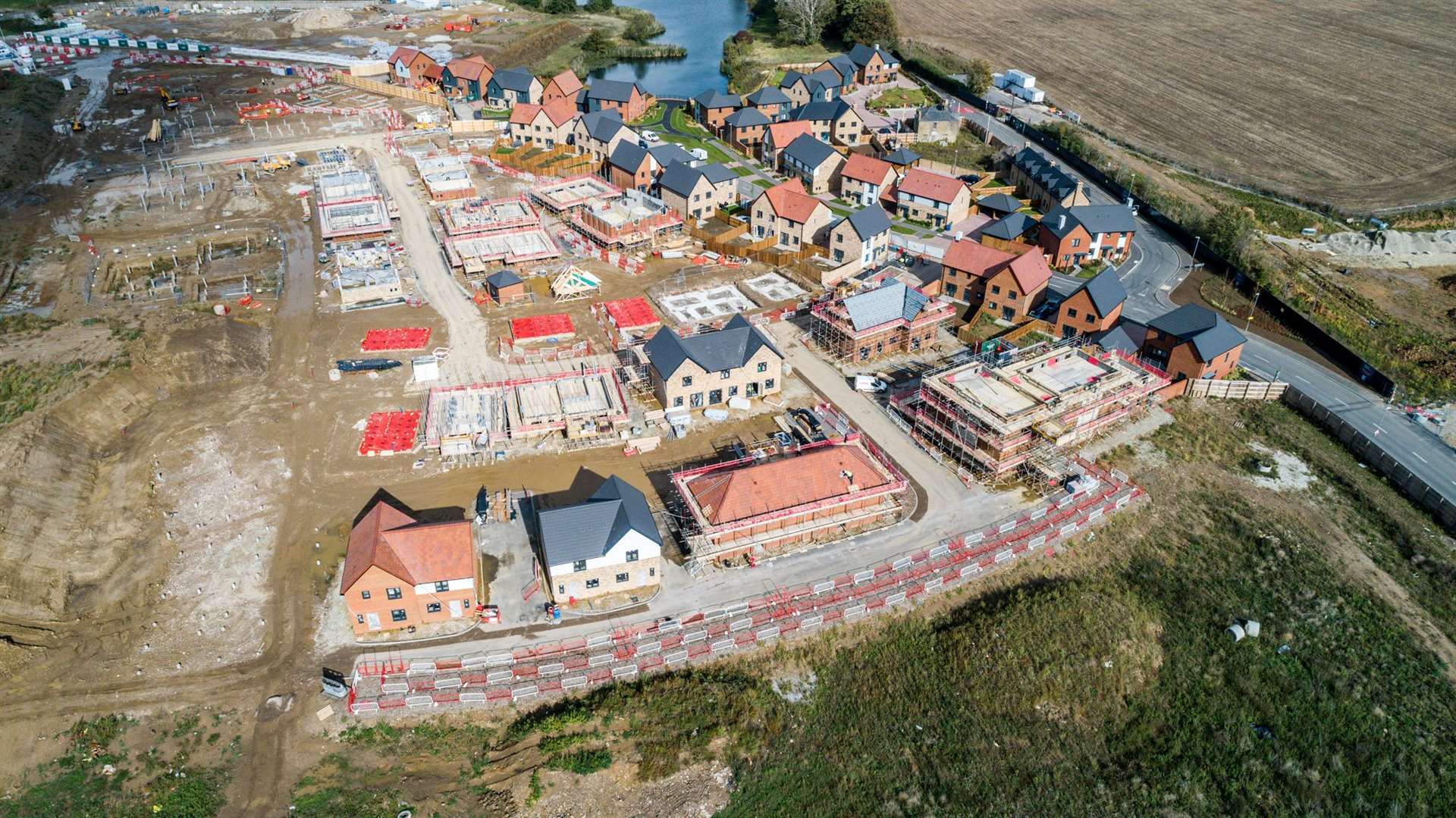 Aerial photo of the Faversham Lakes new-build development
