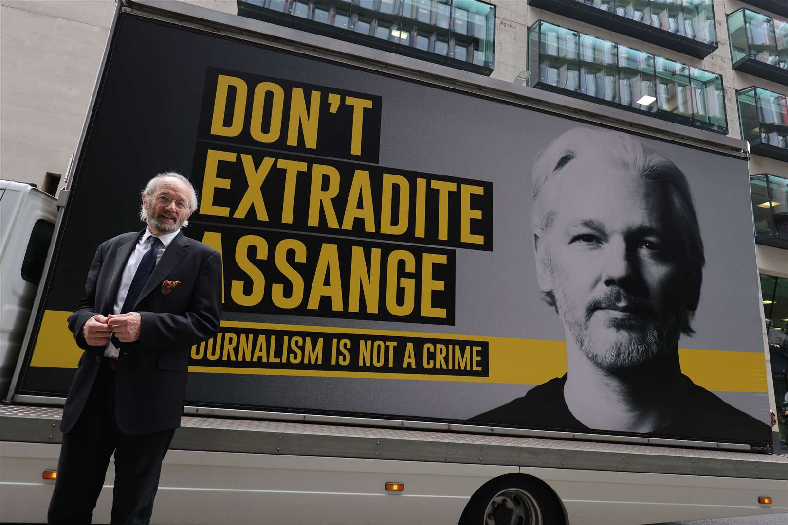 John Shipton, the father of Julian Assange, arrives at the Old Bailey (Aaron Chown/PA)