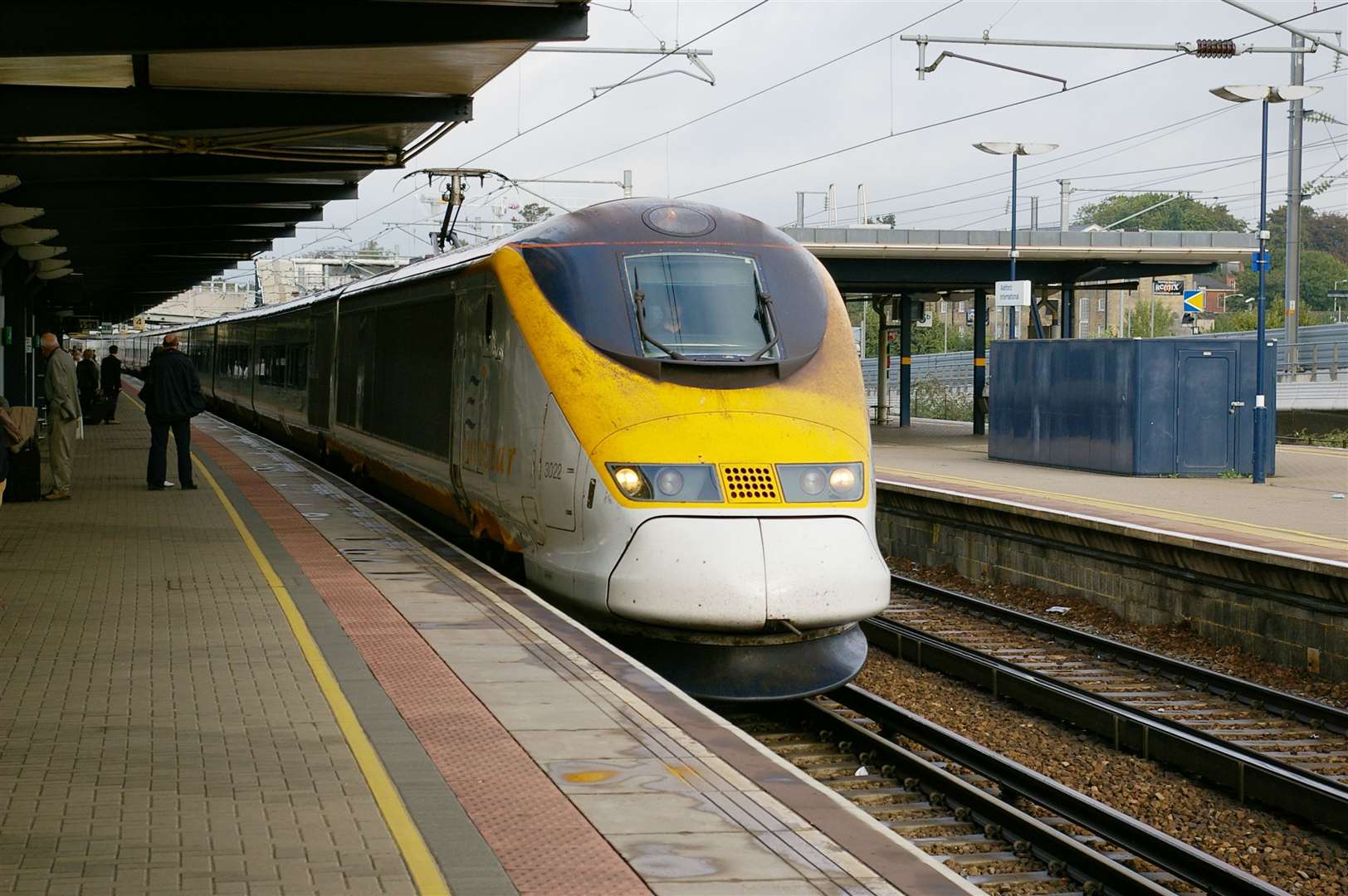 Not something you see anymore...a Eurostar service picking up passengers at Ashford en route to Paris