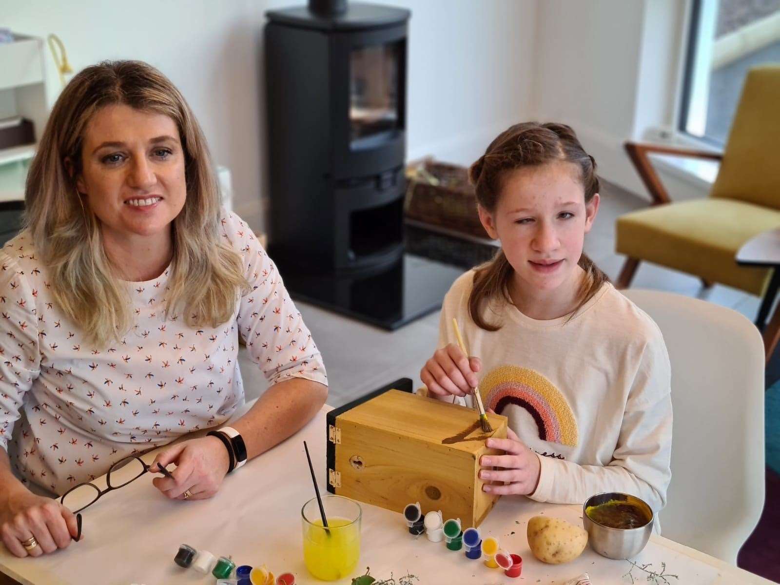 Michelle Bateson and 10-year-old daughter, Elodie, joined the craft session (RNIB)