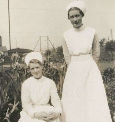 Joan Pover (left), as a nurse in the Second World War (53889159)