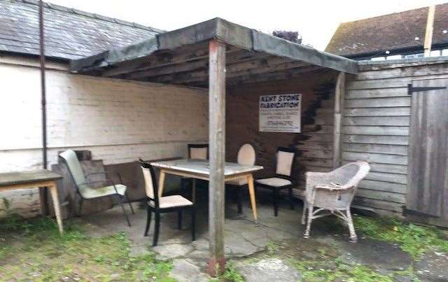 There was a covered smoking area at the back of the pub with an assortment of different chairs
