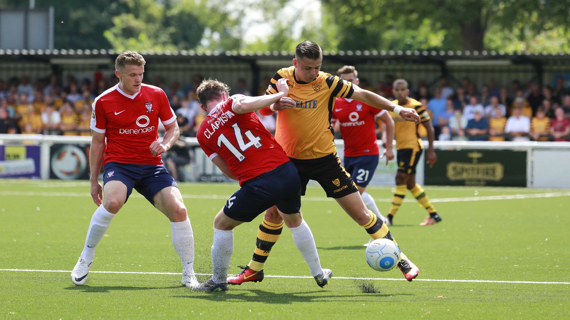 The game was still goalless when the minute's applause took place