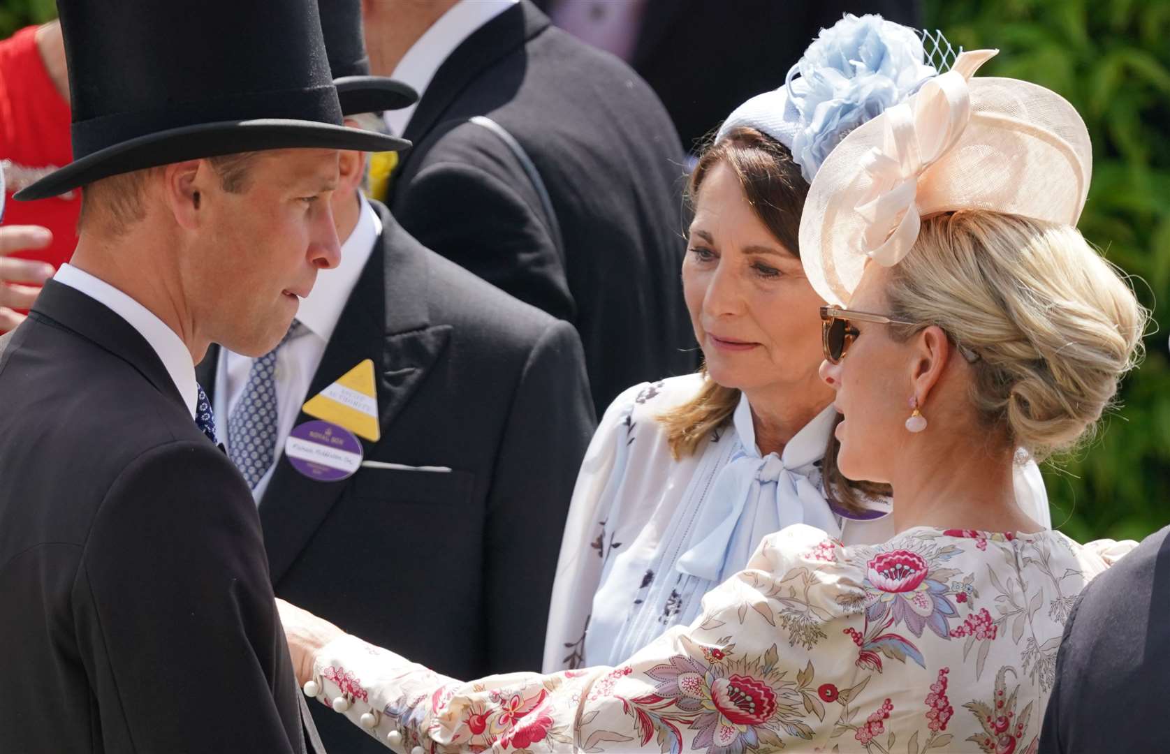 William chats to his mother-in-law Carole Middleton and Cousin Zara Tindall in Royal Ascot’s parade ring (Jonathan Brady/PA)