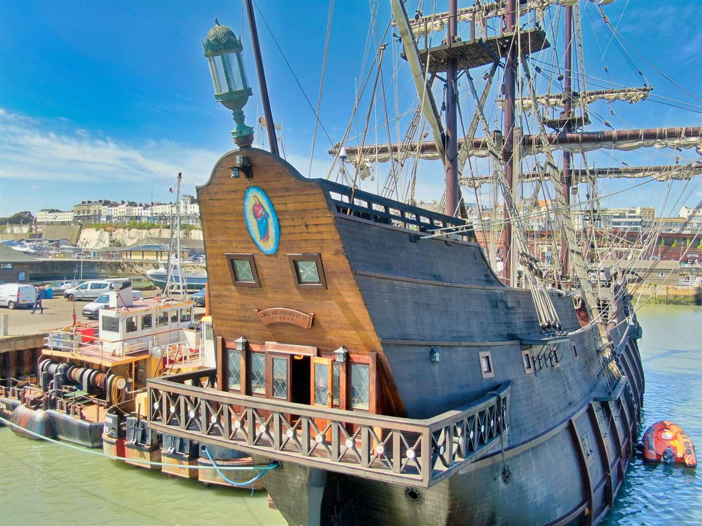 El Galeon Andalucia replica 17th century Spanish Galleon ship docks at ...