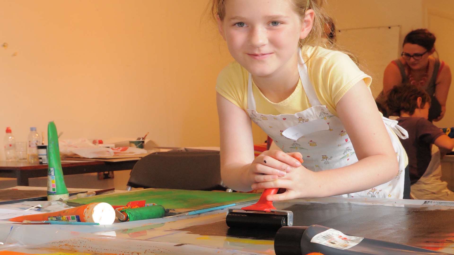 Imogen Young at a printmaking workshop at Rochester Visitor Centre