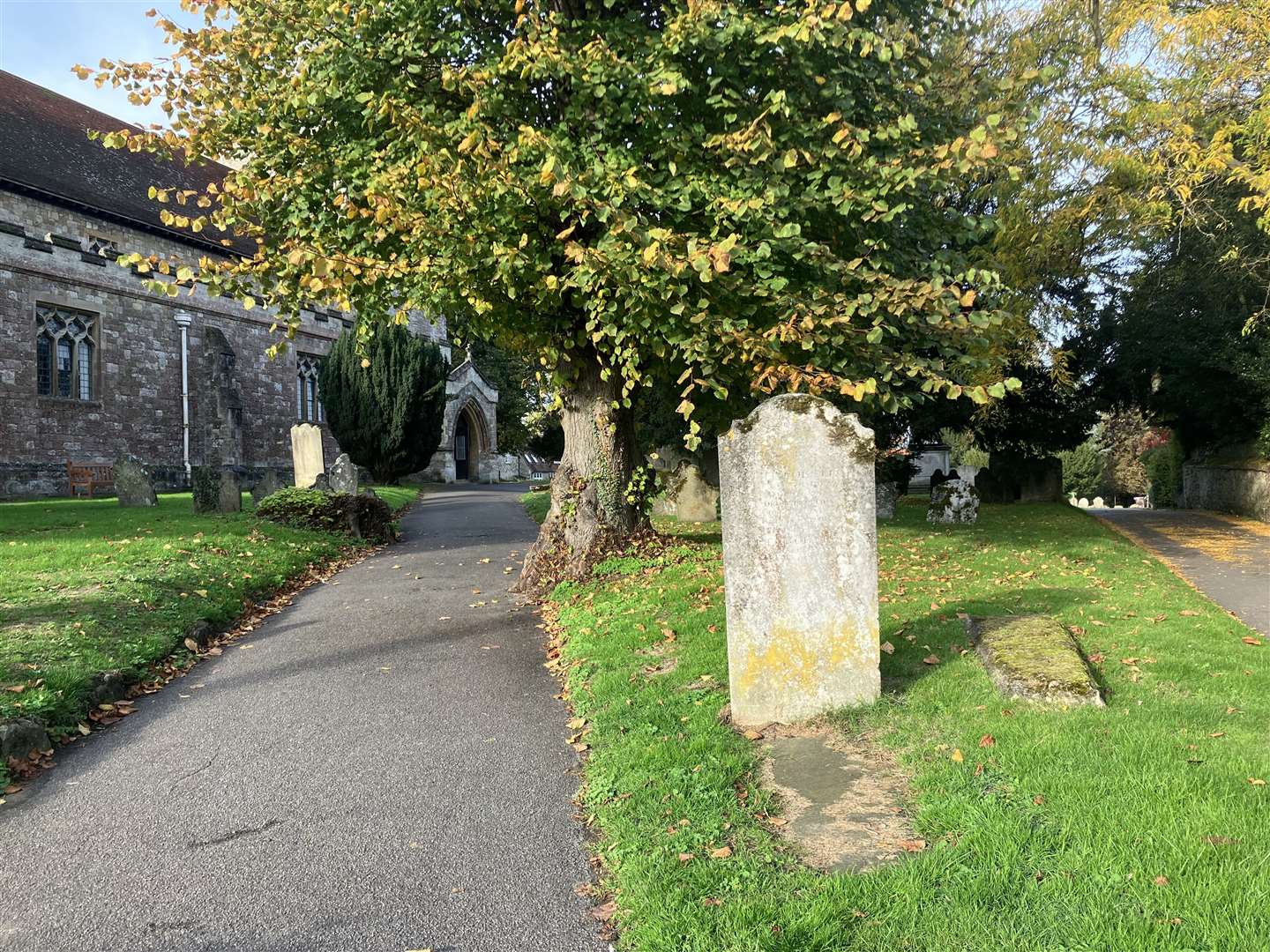 The Grave of Captain Rob Lucas at West Malling churchyard