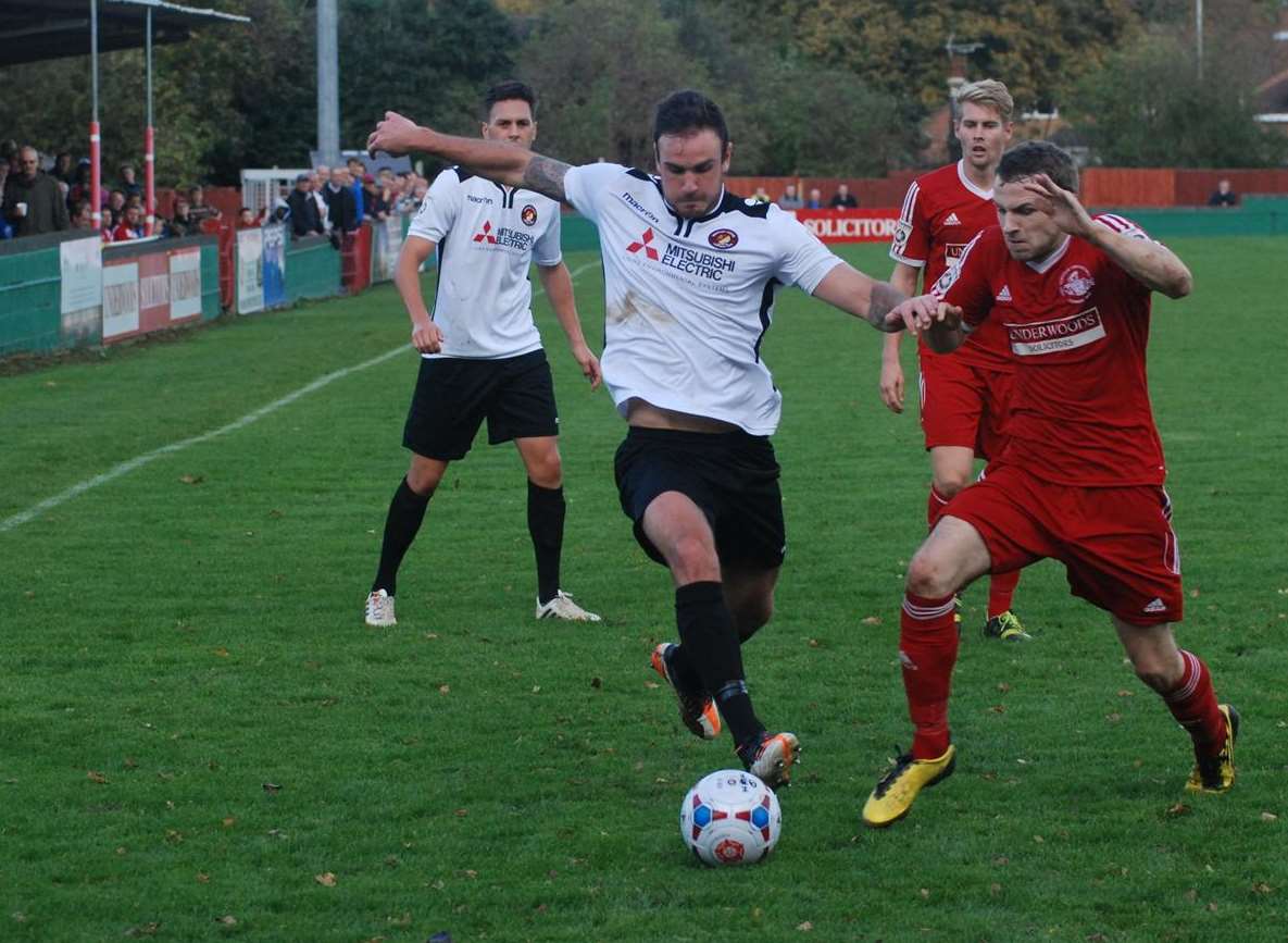 Matt Johnson on the ball for Ebbsfleet at Hemel Hempstead Picture: Paul Jarvis