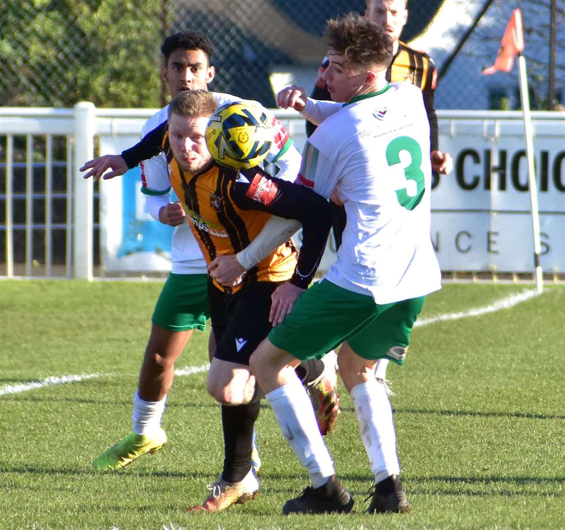 Midfielder Scott Heard in the thick of it. Picture: Randolph File