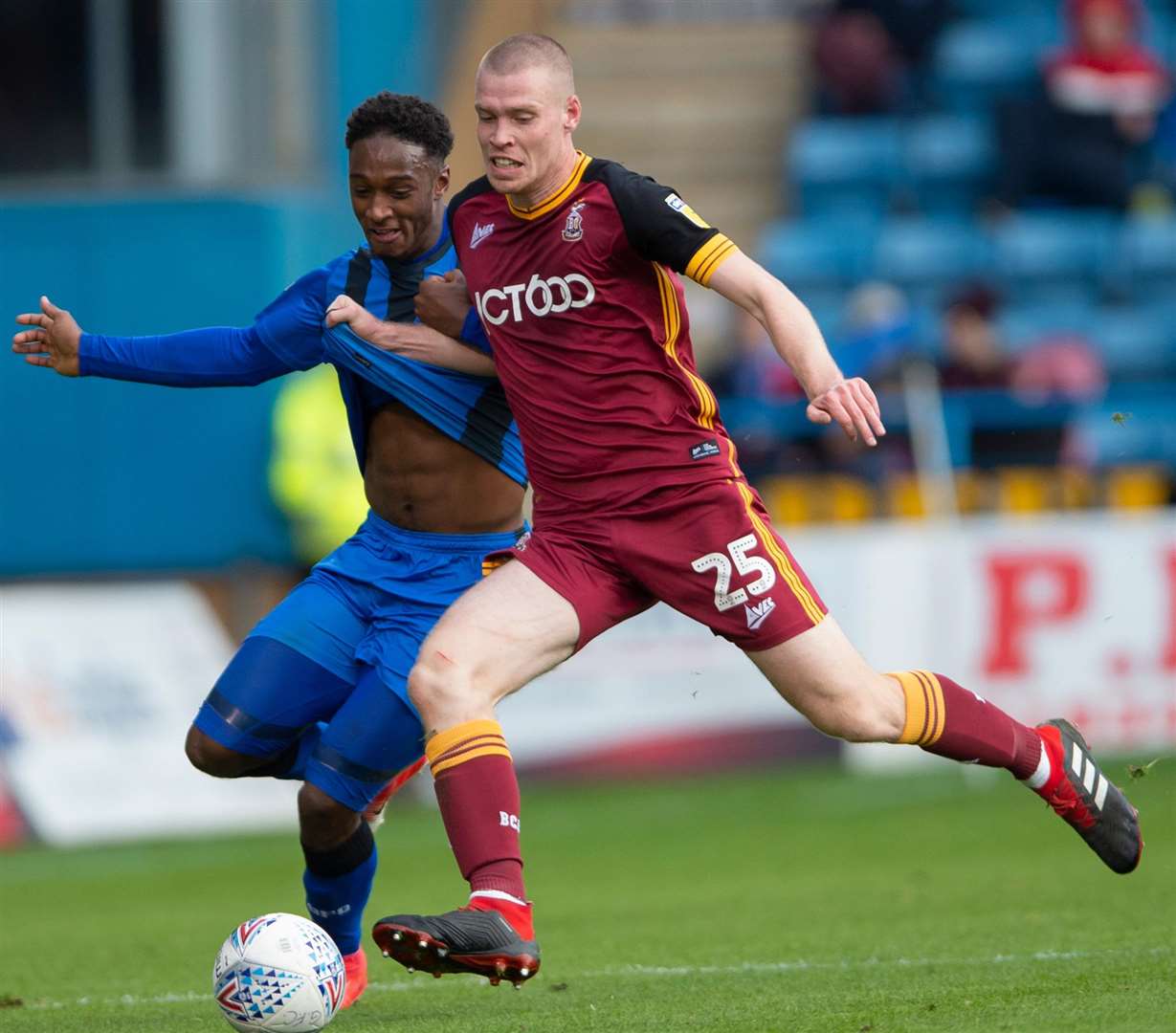 Brandon Hanlan and Thomas Isherwood tangle Picture: Ady Kerry