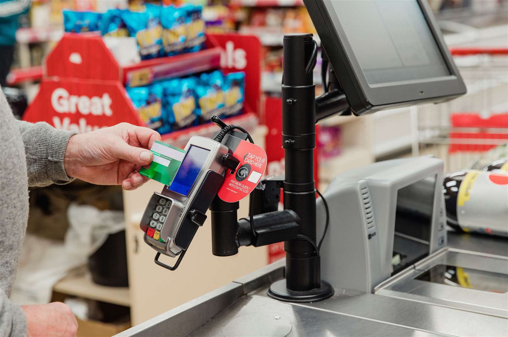 Loyalty cards can get shoppers cheaper prices at the tills. Image: iStock.