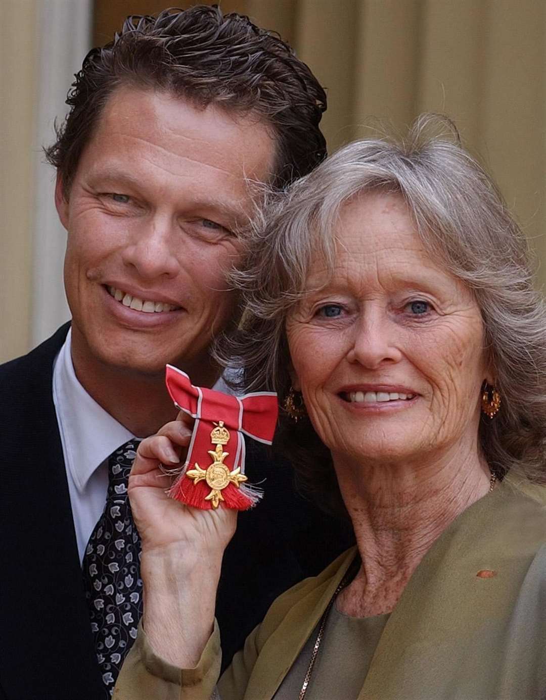 Virginia McKenna and her son Will Travers with her OBE for services to the arts and animal conservation in 2004 (Kirsty Wigglesworth/PA)