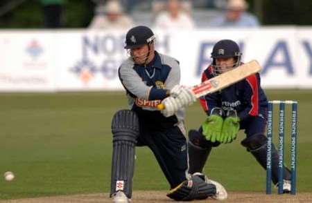 Rob Key prepares to reverse sweep on his way to a powerful 39. Picture: BARRY GOODWIN