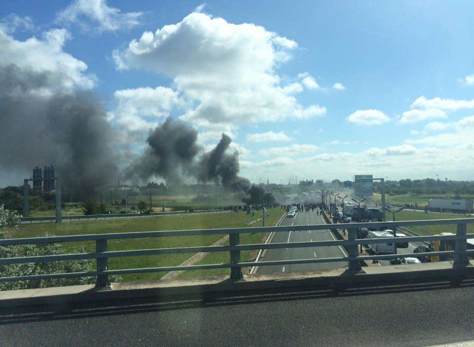 Union workers blockade Eurotunnel terminal