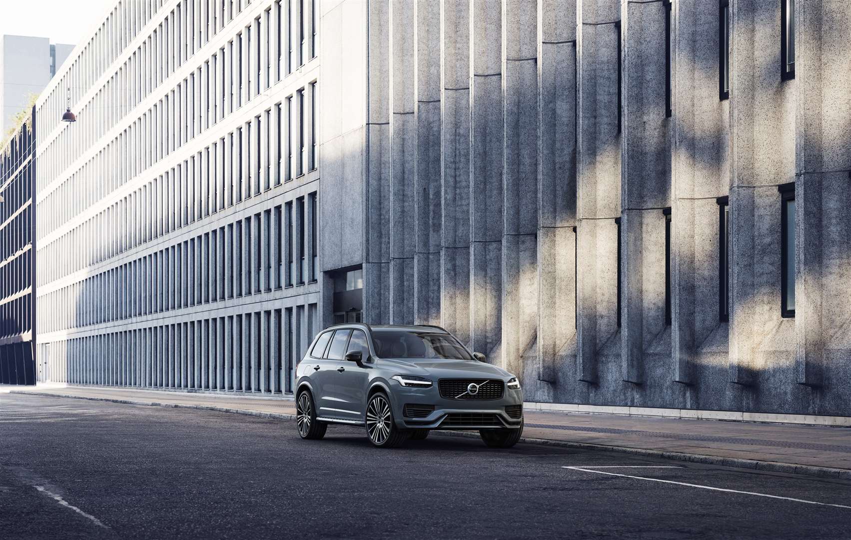 XC90 Recharge Plug-In Hybrid R-Design, in Thunder Grey (43813756)