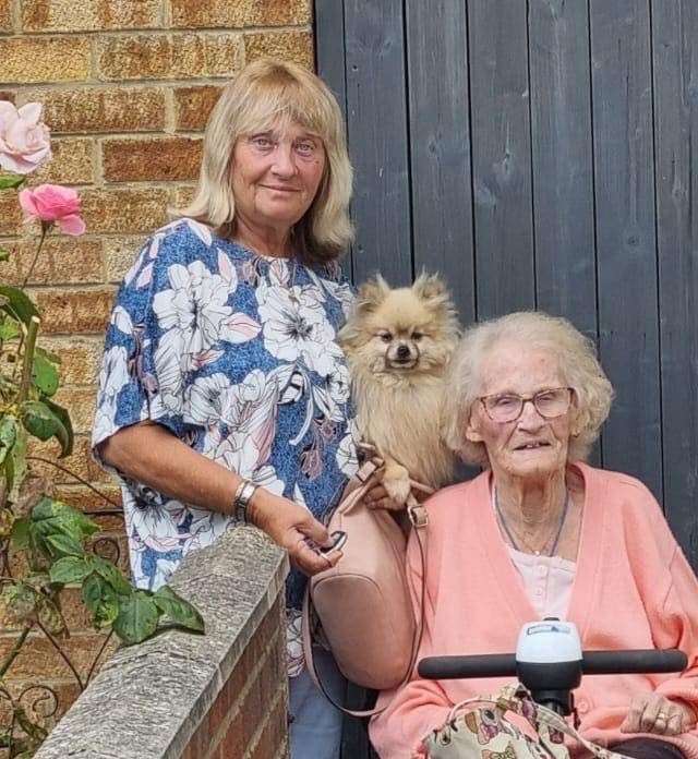 Anne Challis with her mum Iris Phillips. Picture: Anne Challis