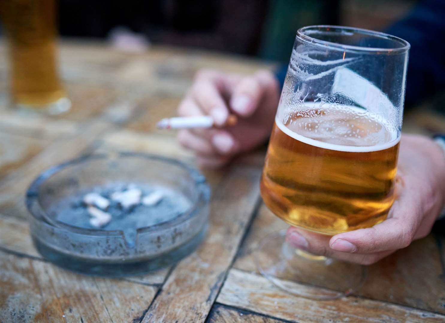 The government has said it won’t push ahead with an outdoor smoking ban in pubs and restaurants. Image: iStock.