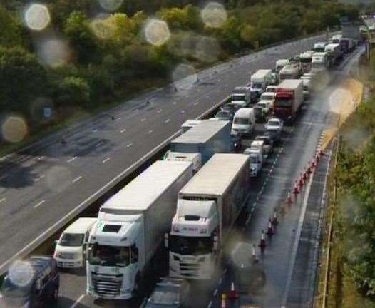 Police appeal for lorry driver after fatal crash on M25 near Sevenoaks