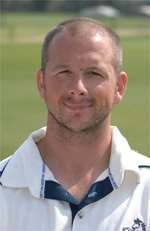 Darren Stevens hit an unbeaten 49 before rain interrupted