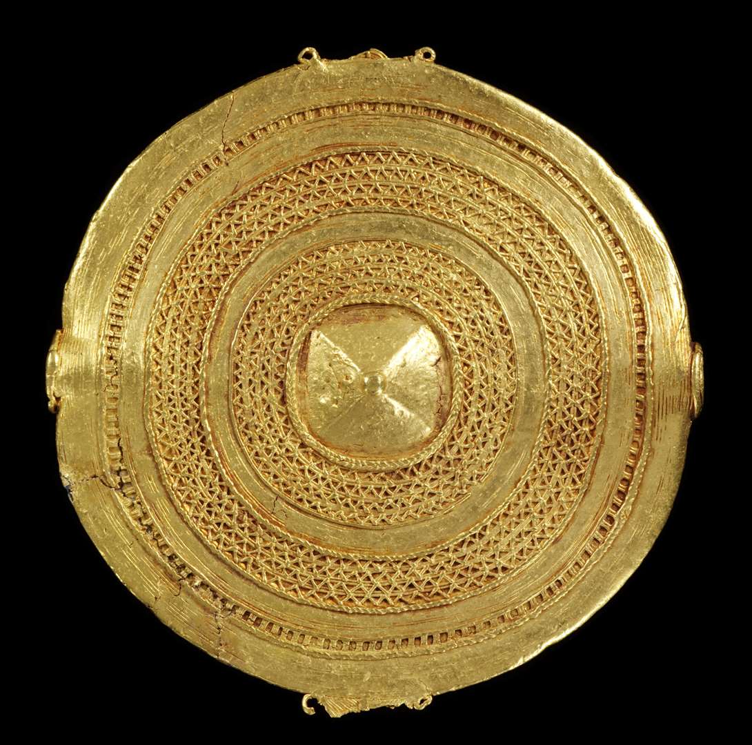 A cast gold badge (V&A/PA)