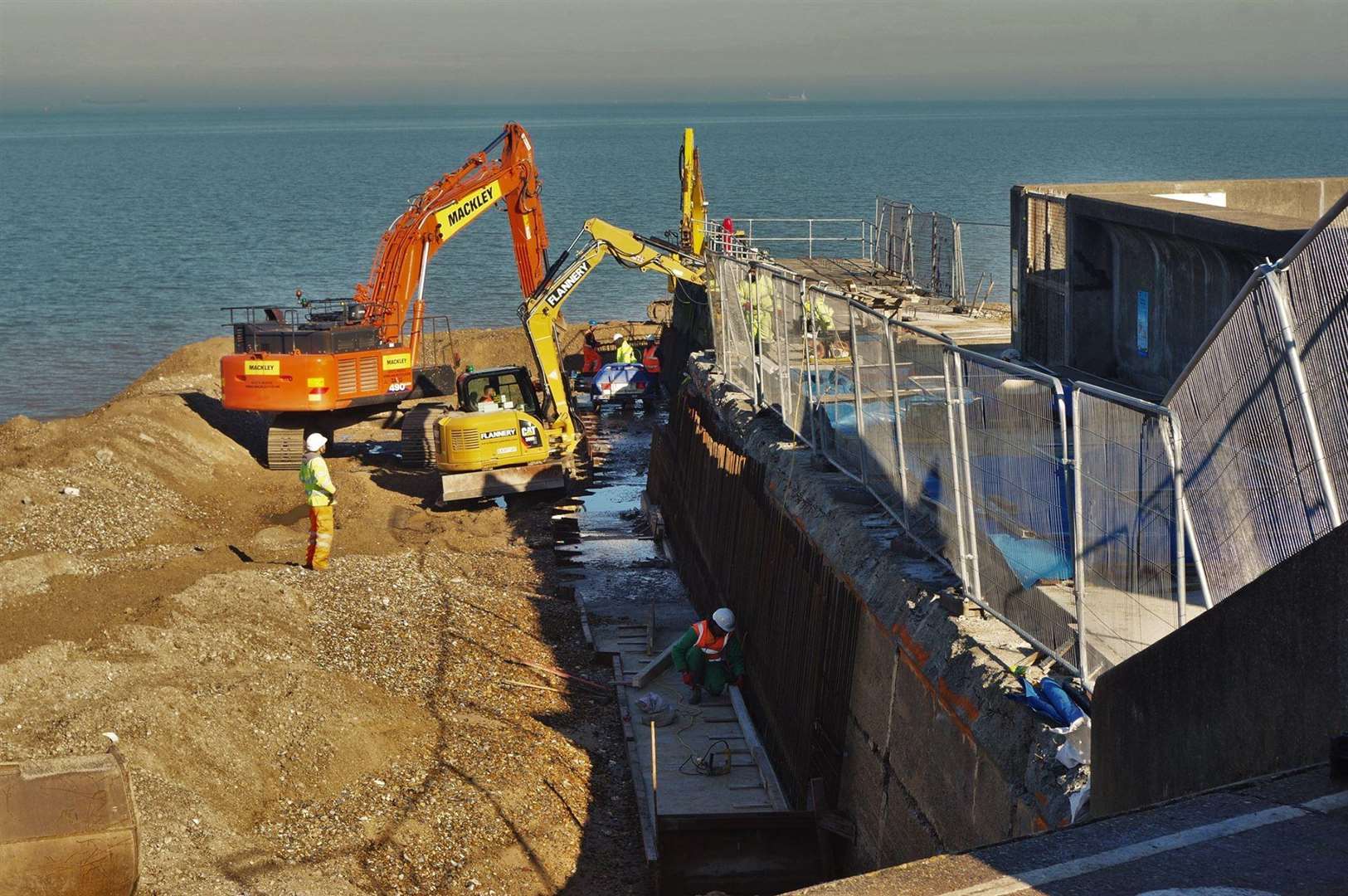 Environment Agency work on Neptune's Jetty, Sheerness. Picture: Phil Crowder (7219658)