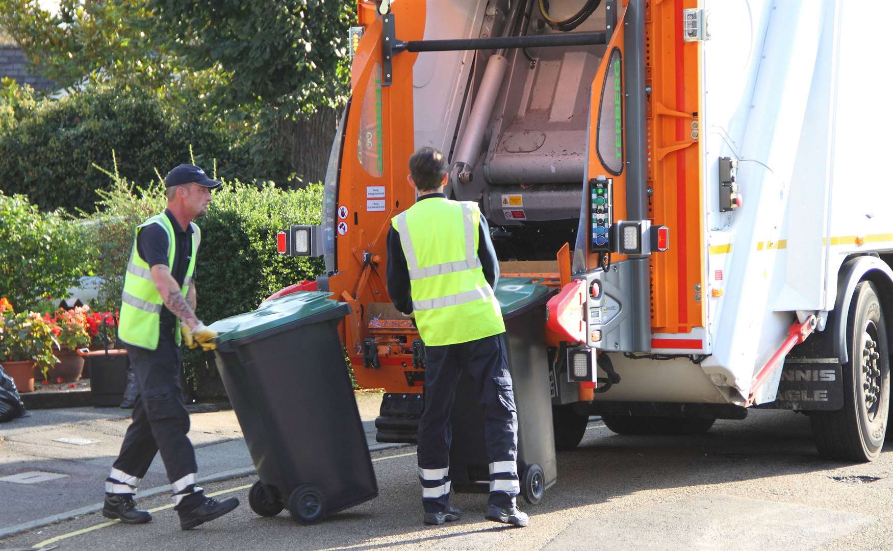 binmen-could-drop-off-rubbish-24-hours-a-day-in-kent-if-roads-congested