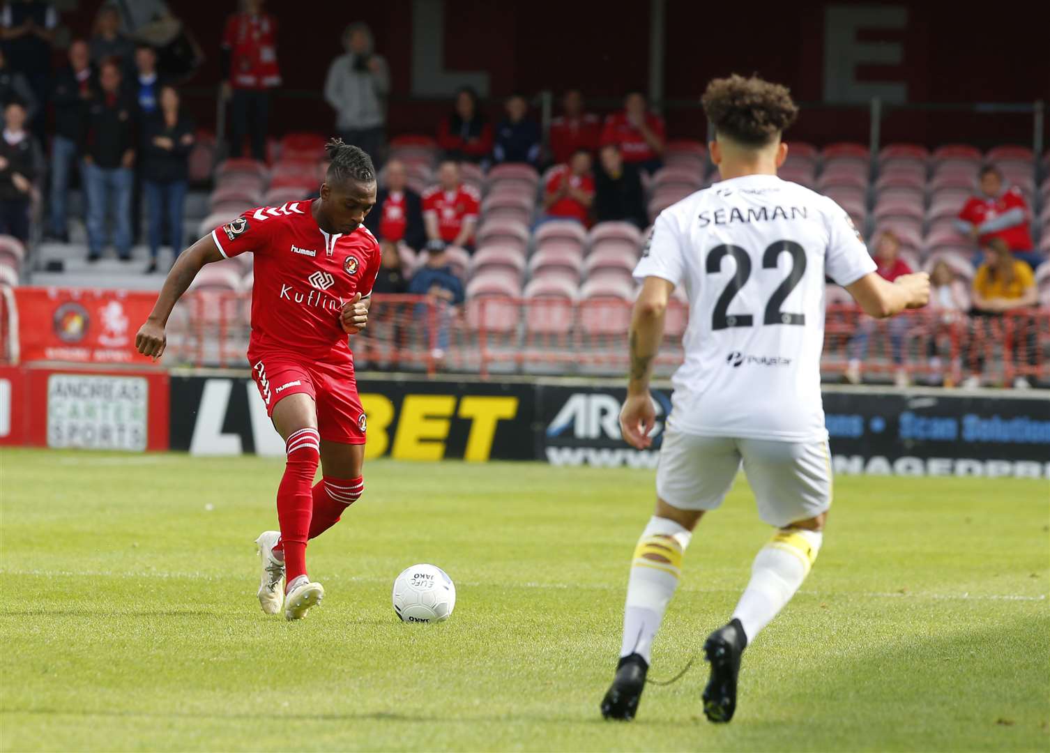 Ebbsfleet United (Red) v Eastleigh (White) in the National League.Pictured is Aswad Thomas in action against Eastleigh..Stonebridge Road, Northfleet, DA11 9GN.Picture: Andy Jones. (16246559)