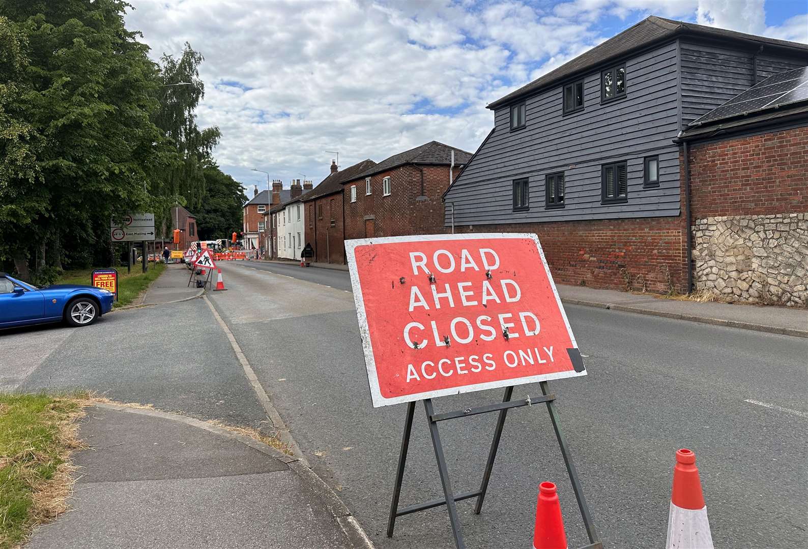 Both the A26 Tonbridge Road and Red Hill are closed to motorists