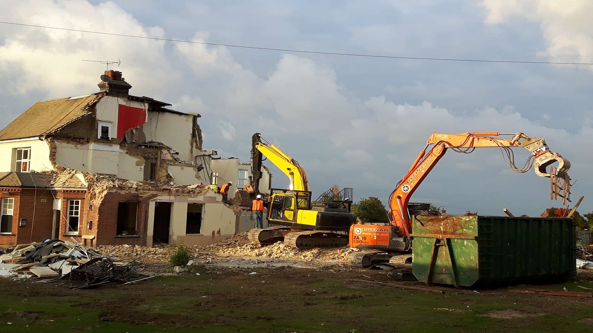 Battle of Britain pub being demolished in Gravesend without permission