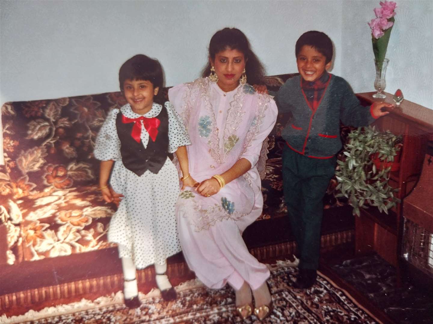 Saima Razzaq with her mother and brother in a family photo (Saima Razzaq)