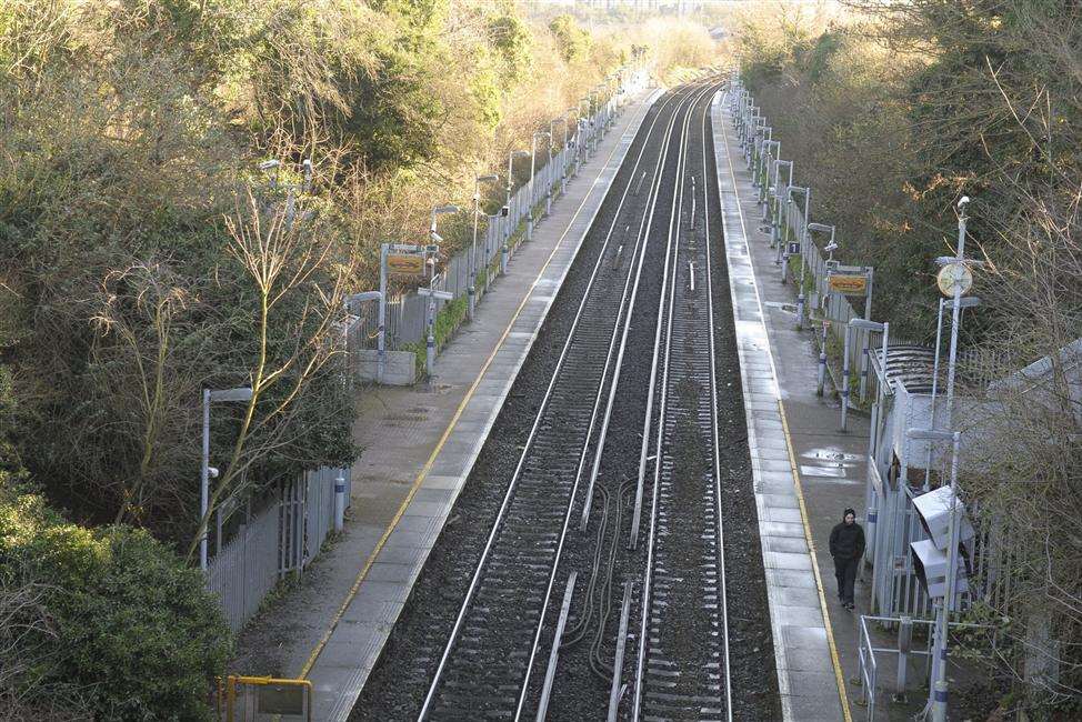 Swanscombe railway station, High Street, Swanscombe