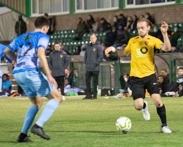 Kennington take on Sutton Common Rovers in the FA Vase third round Picture: Paul Davies