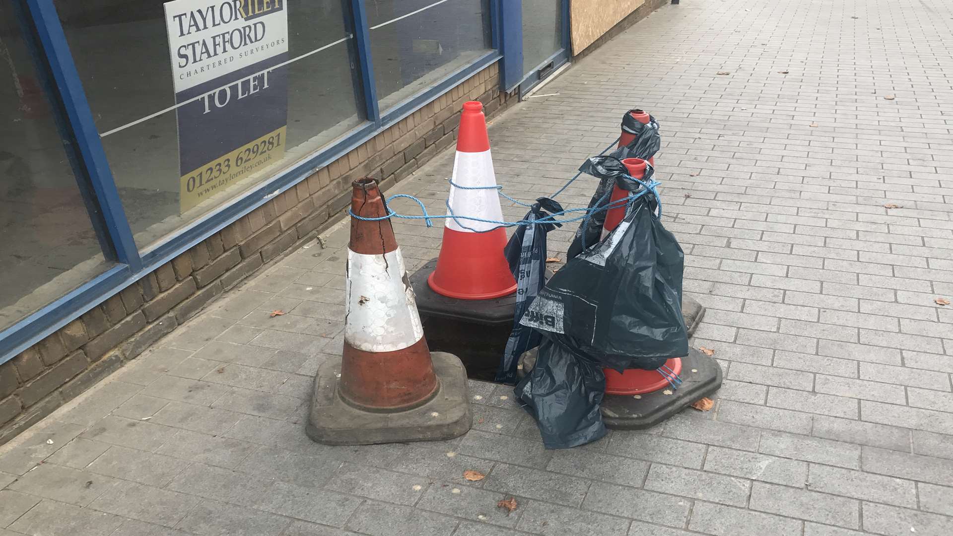 The uncovered manhole on Bank Street